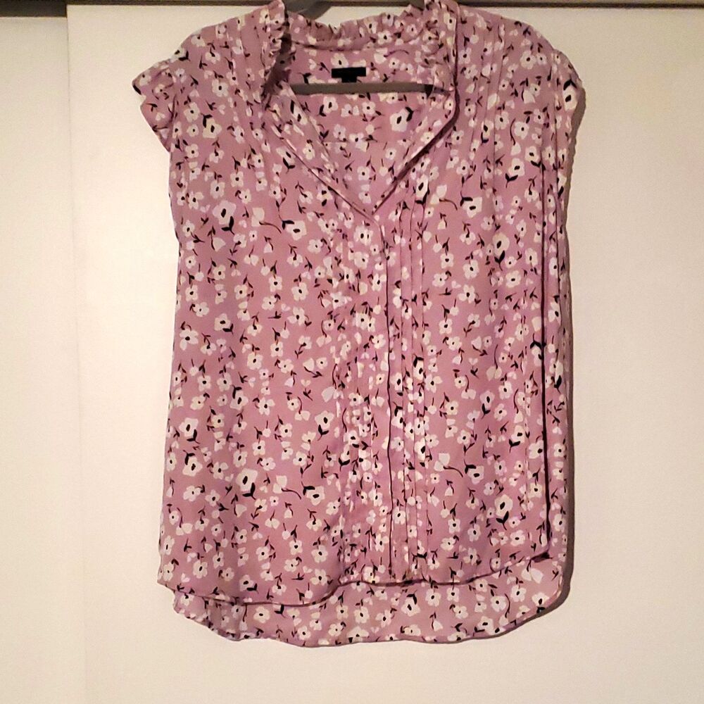 Ann Taylor Factory XL Pink/Lavendar Floral V-Neck Cap Sleeve Button Front Blouse